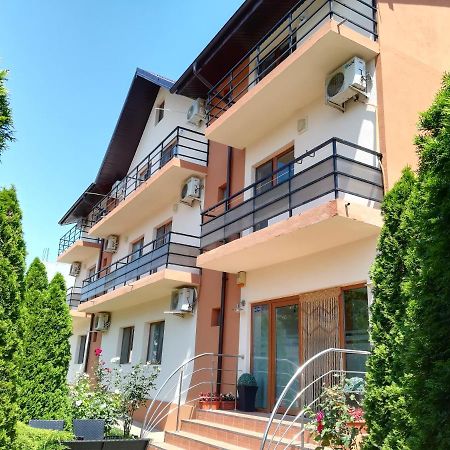 Готель Casa Mevas Костінешть Екстер'єр фото