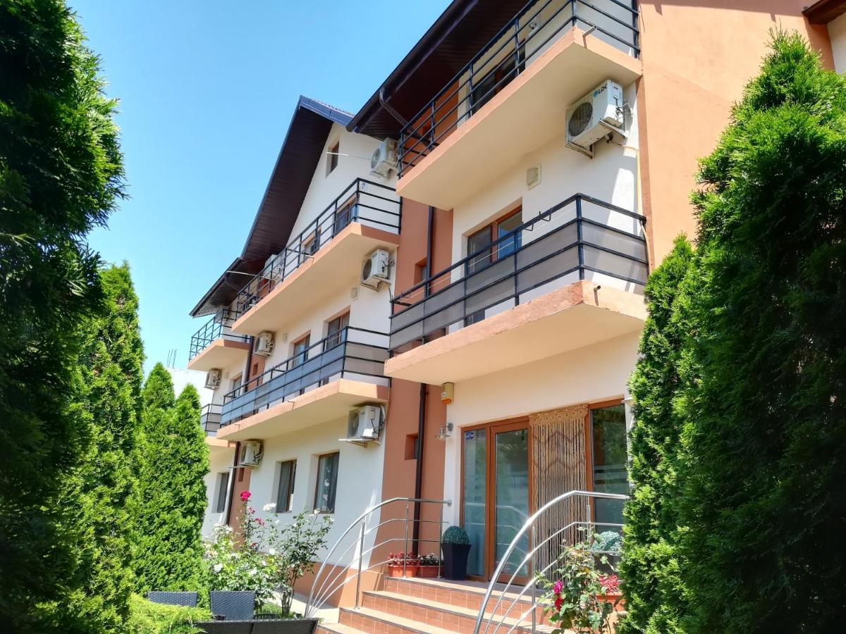 Готель Casa Mevas Костінешть Екстер'єр фото