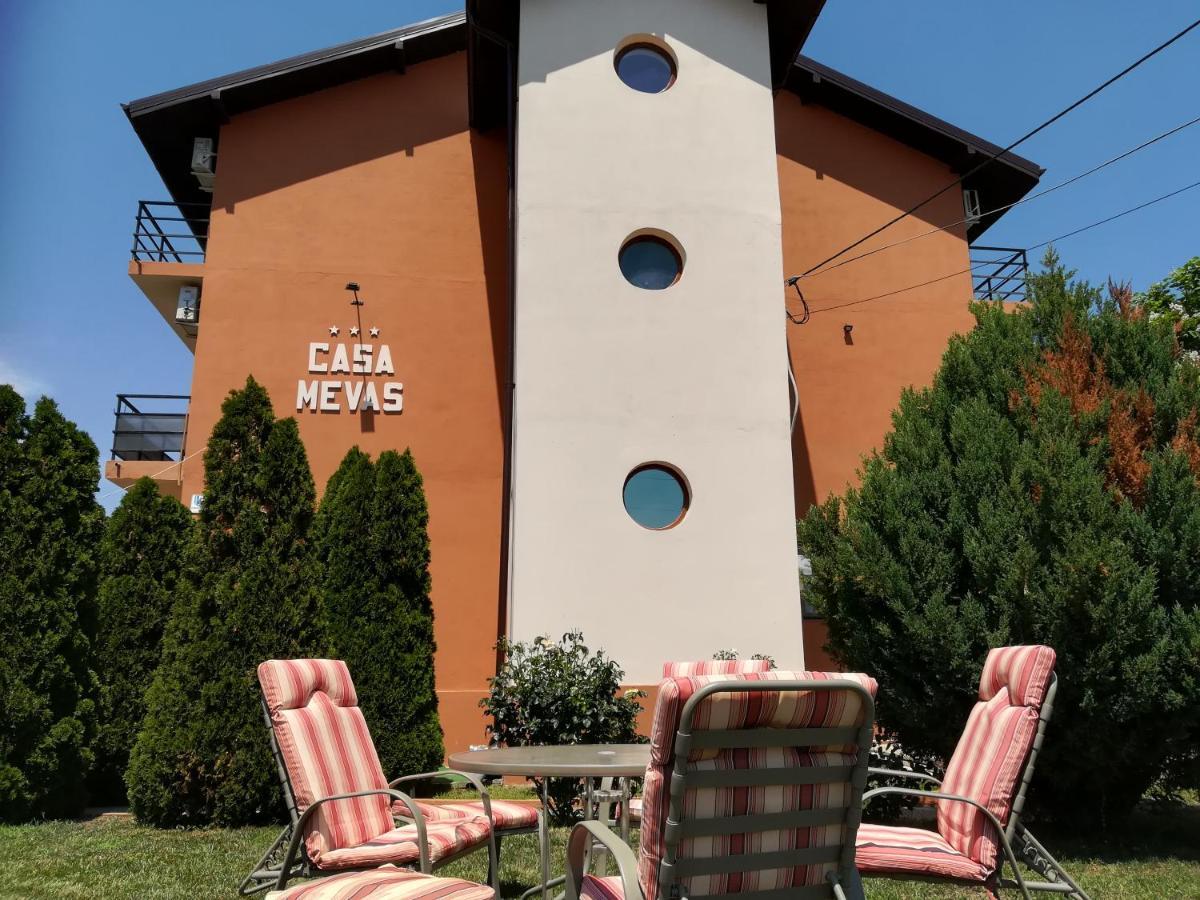 Готель Casa Mevas Костінешть Екстер'єр фото